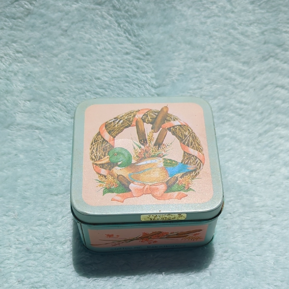 Vintage Light Baby Blue Candle Tin Duck Wreath Cattails Spice Scented No Candle